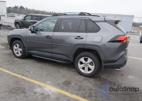 2021 Toyota Rav4 Xle z USA, uszkodzony, nr VIN 2T3P1RFV6MC185208